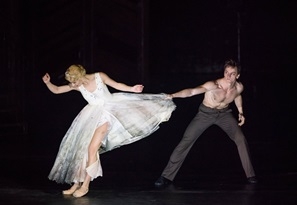 Ring Est&eacute;ly &eacute;s A v&aacute;gy villamosa&nbsp;