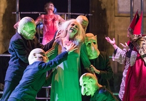 Megsz&aacute;llotts&aacute;g