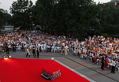 Opera a v&aacute;rosban