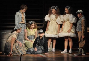 &Uacute;j seprű - j&oacute;l sepert