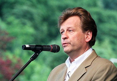 "Ez&eacute;rt nem szabad temetni a műfajt..."