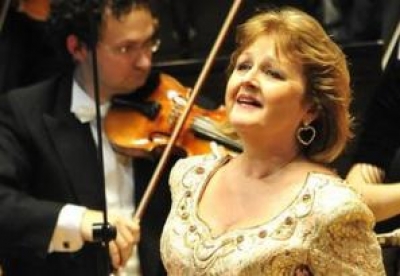 &Uacute;jra fell&eacute;p n&aacute;lunk Edita Gruberova