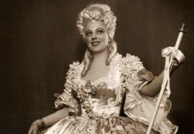 100 &eacute;ve sz&uuml;lettek