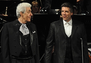 Ny&aacute;rk&ouml;sz&ouml;ntő g&aacute;la