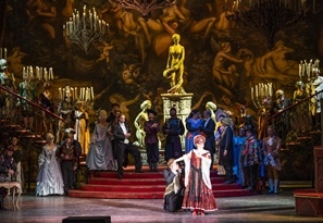 &Oacute;&eacute;vb&uacute;cs&uacute;ztat&oacute; &eacute;s &uacute;j&eacute;vk&ouml;sz&ouml;ntő az Erkelben