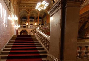 Csal&aacute;di program az Operah&aacute;zban