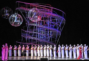 Indul az &eacute;v az Oper&aacute;ban