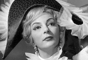 Elhunyt Szőnyi Olga