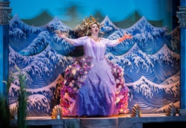 Eklektikus kavarg&aacute;s