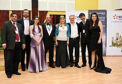 K&eacute;t magyar &eacute;nekes a d&ouml;ntőben