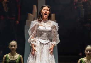 Felem&aacute;s bemutat&oacute;