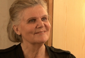 "A 'd&iacute;vas&aacute;g' semmit sem &eacute;r"