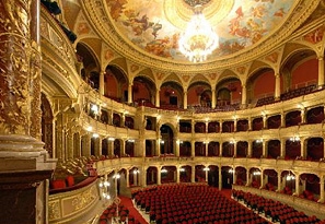 Az Operah&aacute;z &uacute;j &eacute;vada