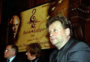 Sajt&oacute;t&aacute;j&eacute;koztat&oacute;