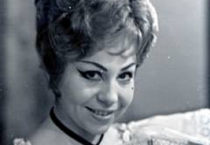 Kalm&aacute;r Magda k&ouml;sz&ouml;nt&eacute;se