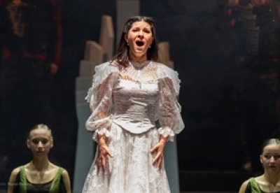 Felem&aacute;s bemutat&oacute;