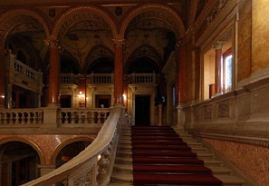 Operab&aacute;l helyett j&oacute;t&eacute;konys&aacute;gi g&aacute;la