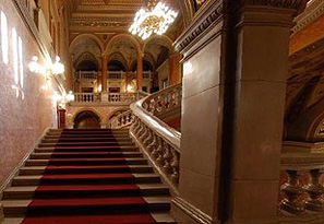 Csal&aacute;di program az Operah&aacute;zban