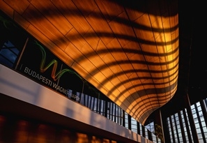 Fischer &Aacute;d&aacute;m utolj&aacute;ra vez&eacute;nyli a teljes Ring-tetral&oacute;gi&aacute;t