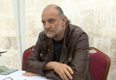 "B&aacute;tornak kell lennem"