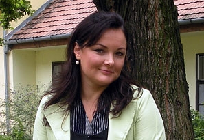 "Elvinni az oper&aacute;t az emberekhez..."